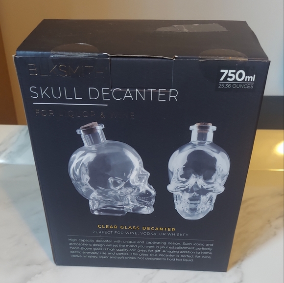 🆕️ Skull Decanter - Picture 2 of 3
